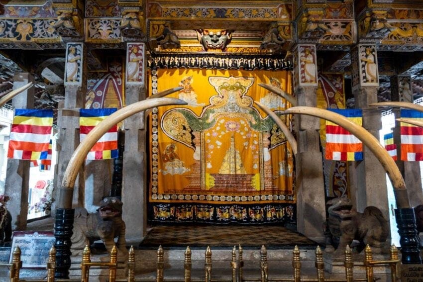 Ruta Dambulla y Kandy, cuevas sagradas y templo del Diente 7 d05-42